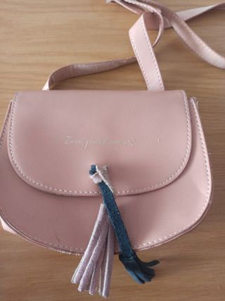 Dos bolsos niña Zara azul y beige  5€ cada uno.