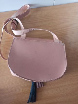 Dos bolsos niña Zara azul y beige  5€ cada uno.