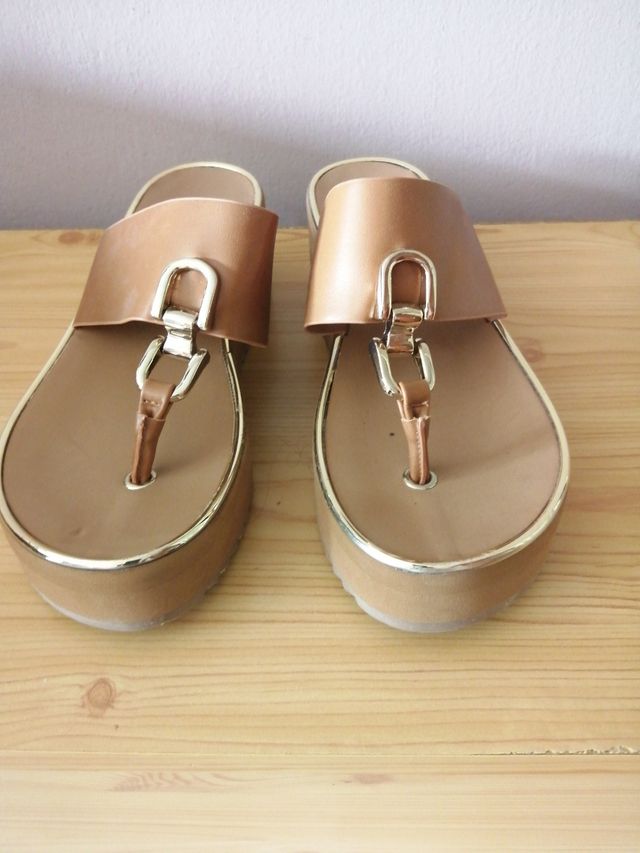 sandalia de piel N-38. 5