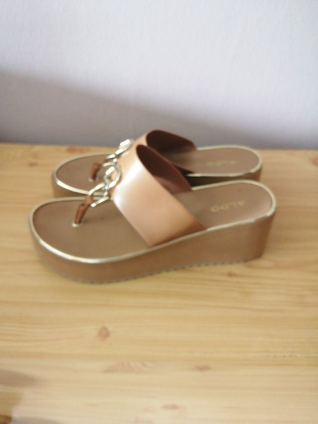 sandalia de piel N-38. 5