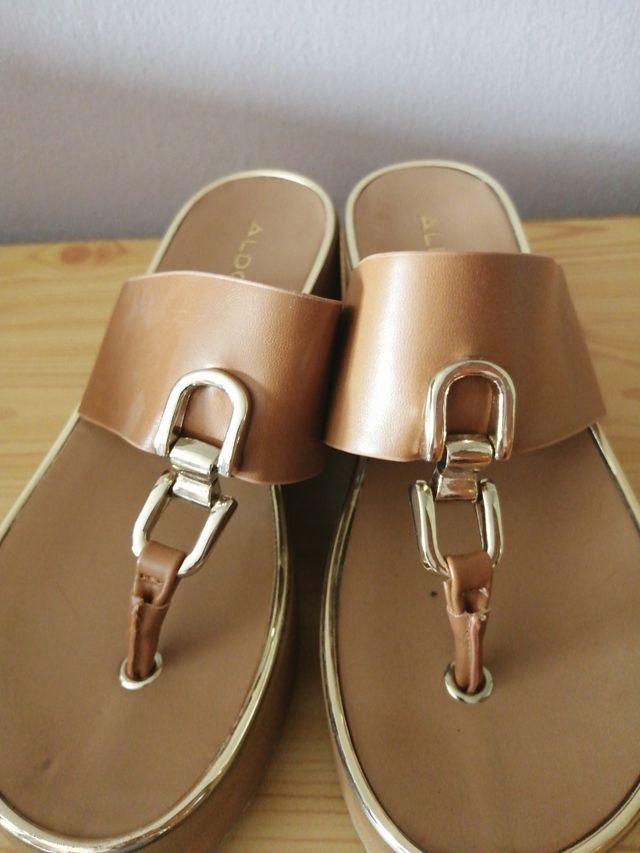 sandalia de piel N-38. 5