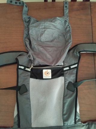 Mochila portabebé Ergobaby.