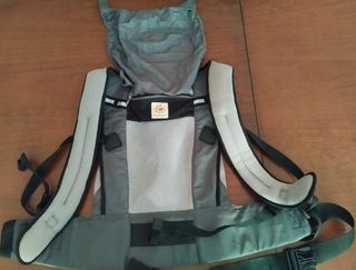 Mochila portabebé Ergobaby.