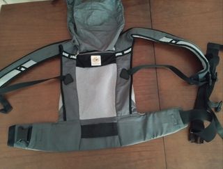 Mochila portabebé Ergobaby.
