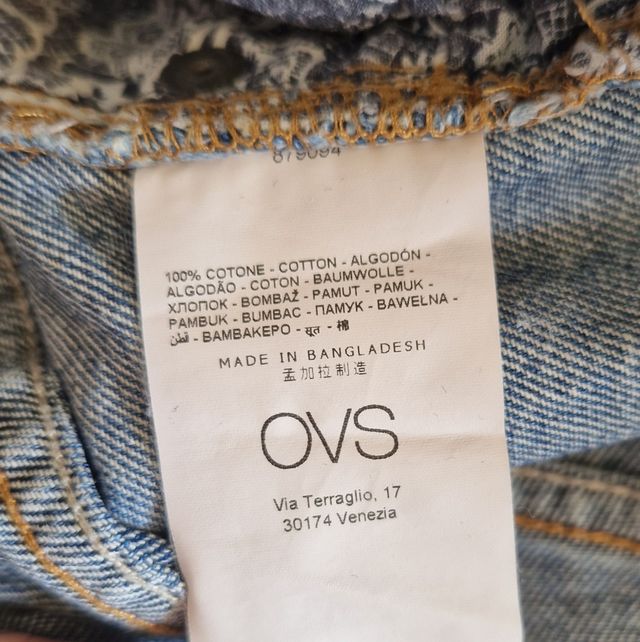 Short strappato con orlo a taglio vivo