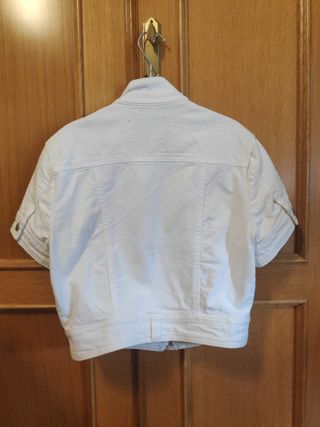 chaqueta blanca 