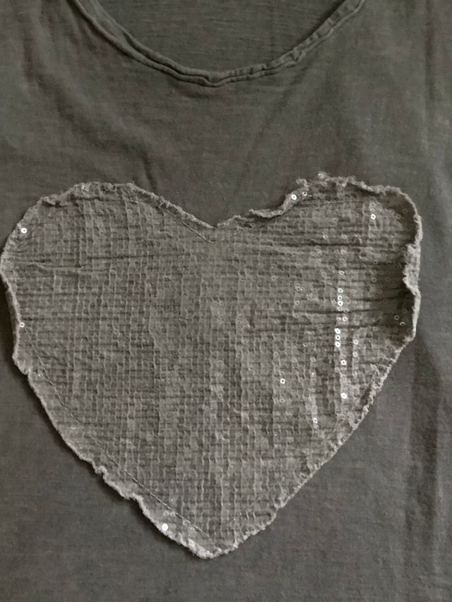 Camiseta con corazón en TU