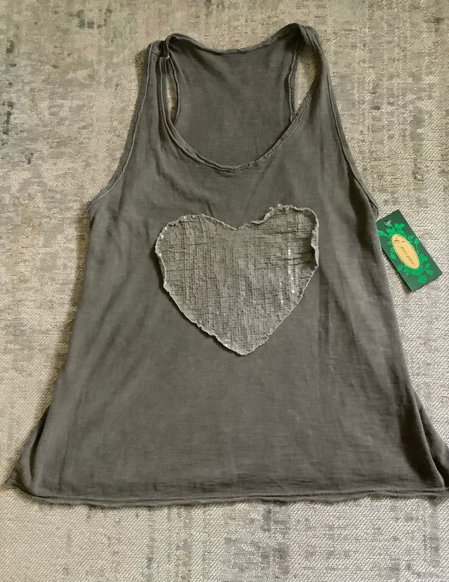 Camiseta con corazón en TU