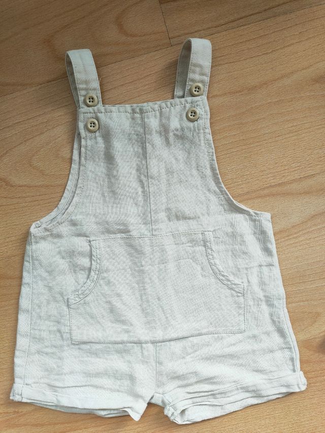 Peto lino, leggins Zara y camiseta fagottino