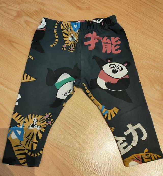 Peto lino, leggins Zara y camiseta fagottino