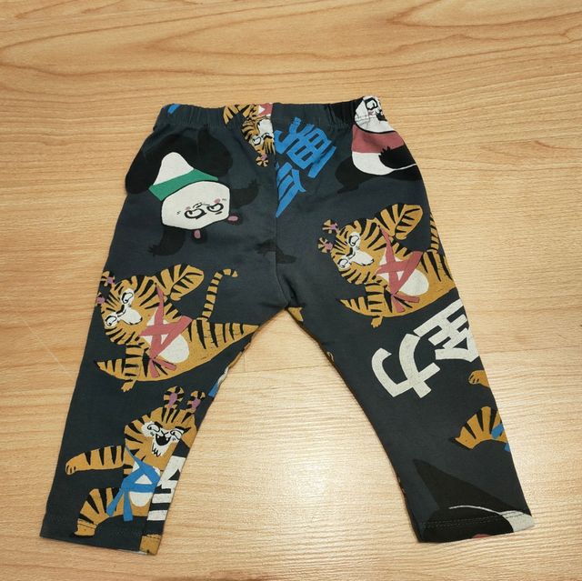 Peto lino, leggins Zara y camiseta fagottino