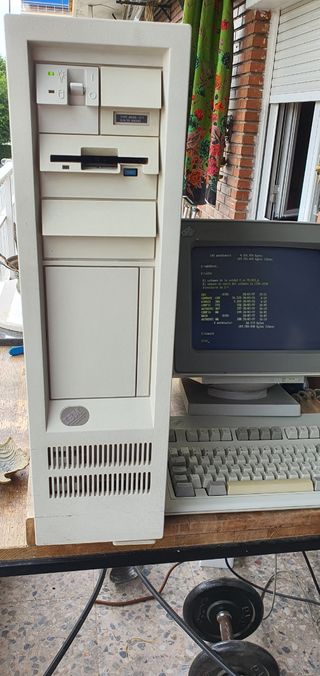 IBM 8565 antiguo retro  i386 para restaurar 
