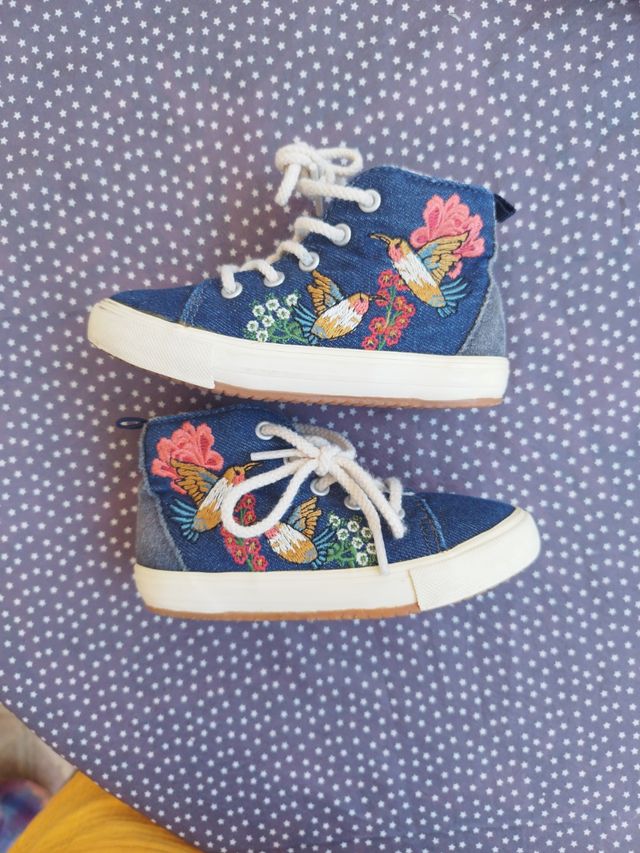 Lote calzado niña talla 24. Zara y Pepa Pig.