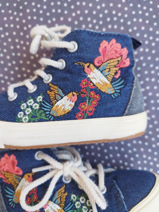 Lote calzado niña talla 24. Zara y Pepa Pig.