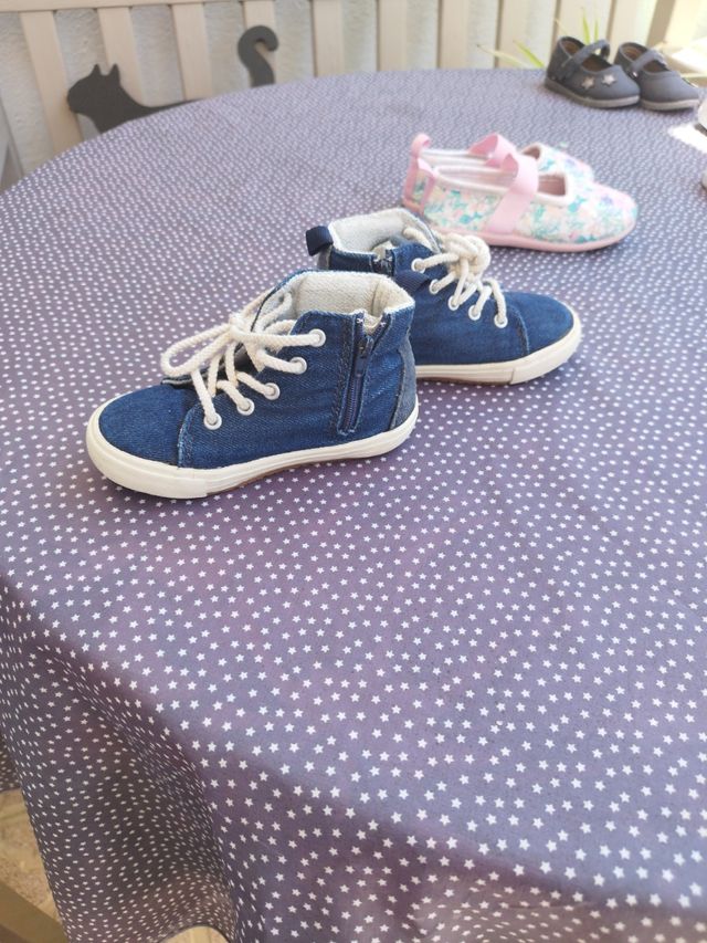 Lote calzado niña talla 24. Zara y Pepa Pig.