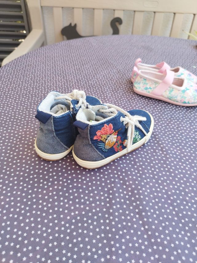 Lote calzado niña talla 24. Zara y Pepa Pig.