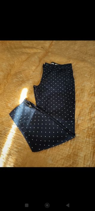 Pantalón tipo vaquero, de lunares, precioso.