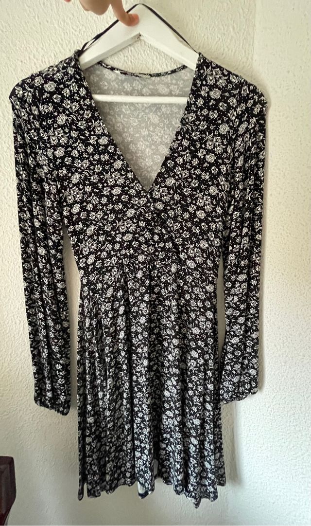 Vestido con flores negro y blanco