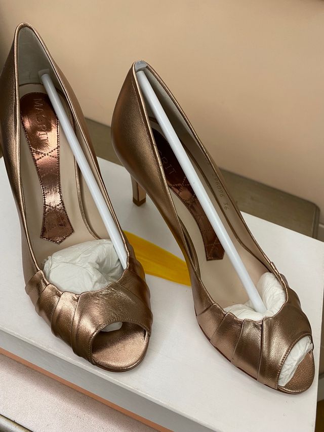 Salones piel Magrit a estrenar