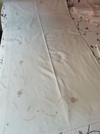Sábana bordada algodón.