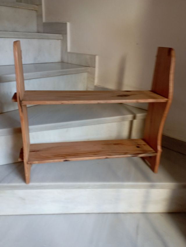 Repisa de madera antigua