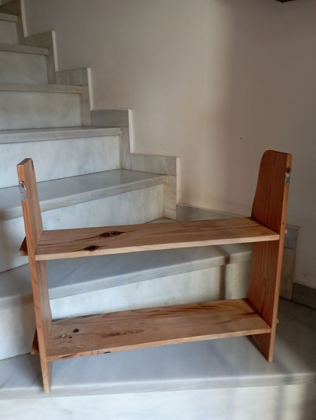 Repisa de madera antigua