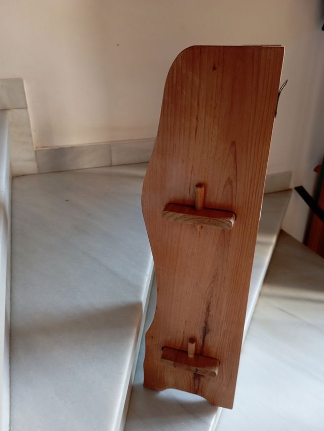 Repisa de madera antigua