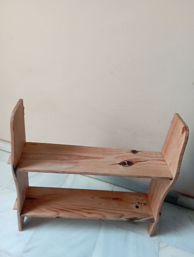 Repisa de madera antigua