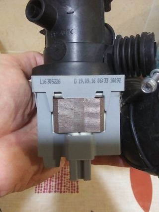 Bomba de drenaje lavadora indesit