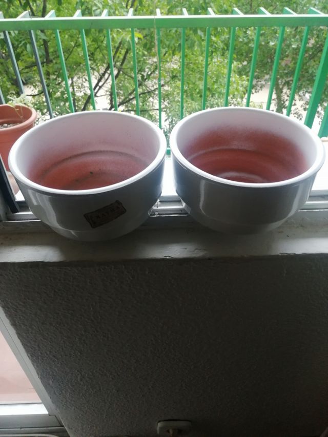 dos  maceteros de porcelana totalmente nuevos