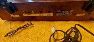 Tocadiscos con altavoces y radio