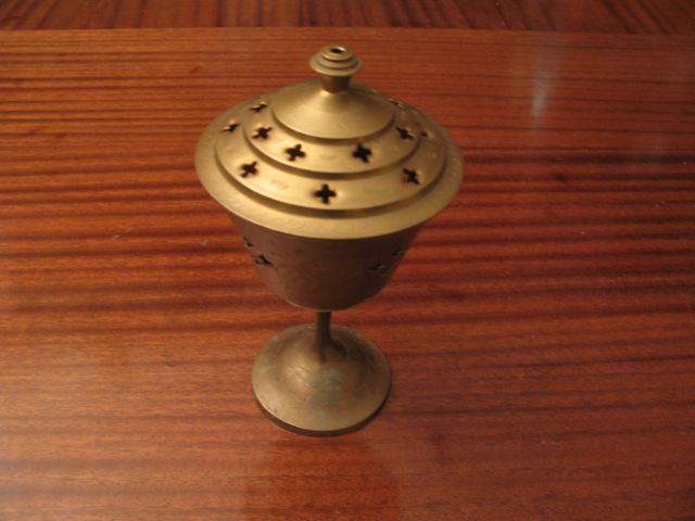 Incensario de bronce antiguo