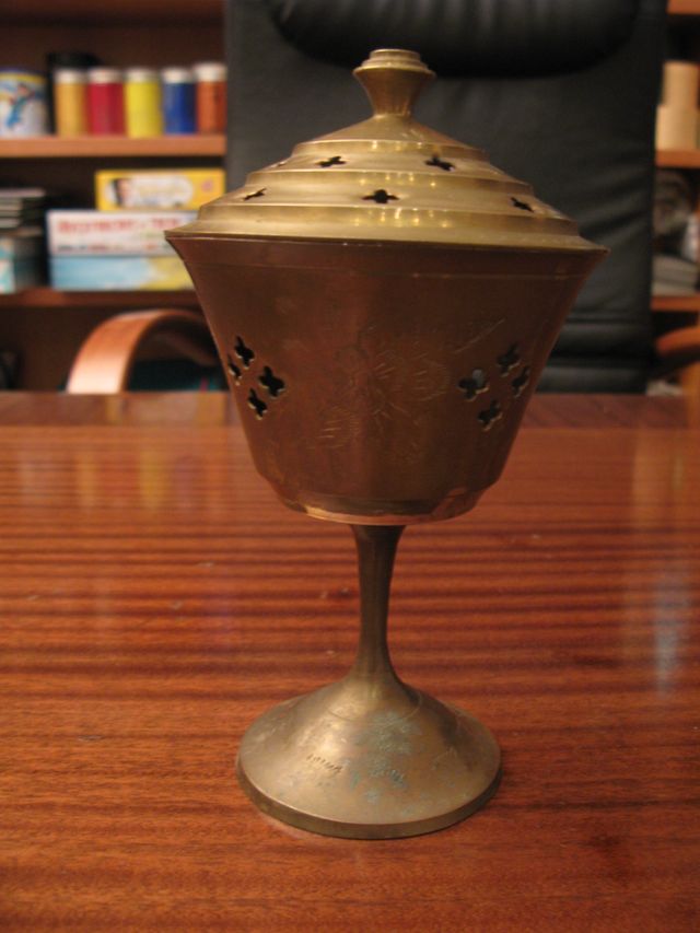 Incensario de bronce antiguo