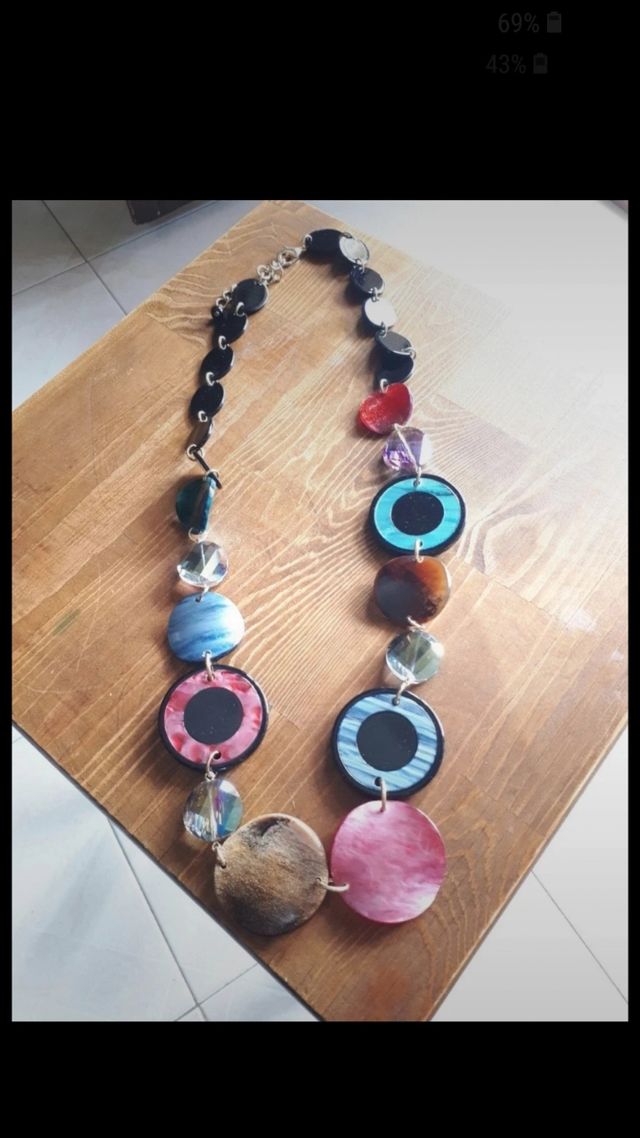 Collana in bachelite colorata.  Nuova