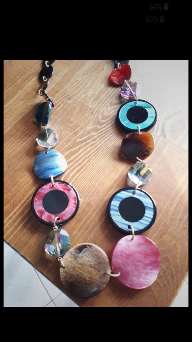 Collana in bachelite colorata.  Nuova