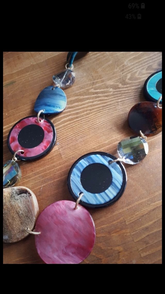 Collana in bachelite colorata.  Nuova