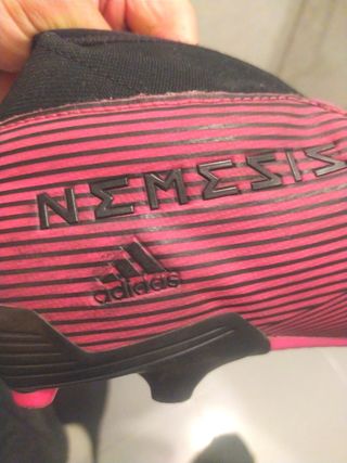 botas de fútbol sin cordones. Numero 46