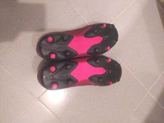 botas de fútbol sin cordones. Numero 46