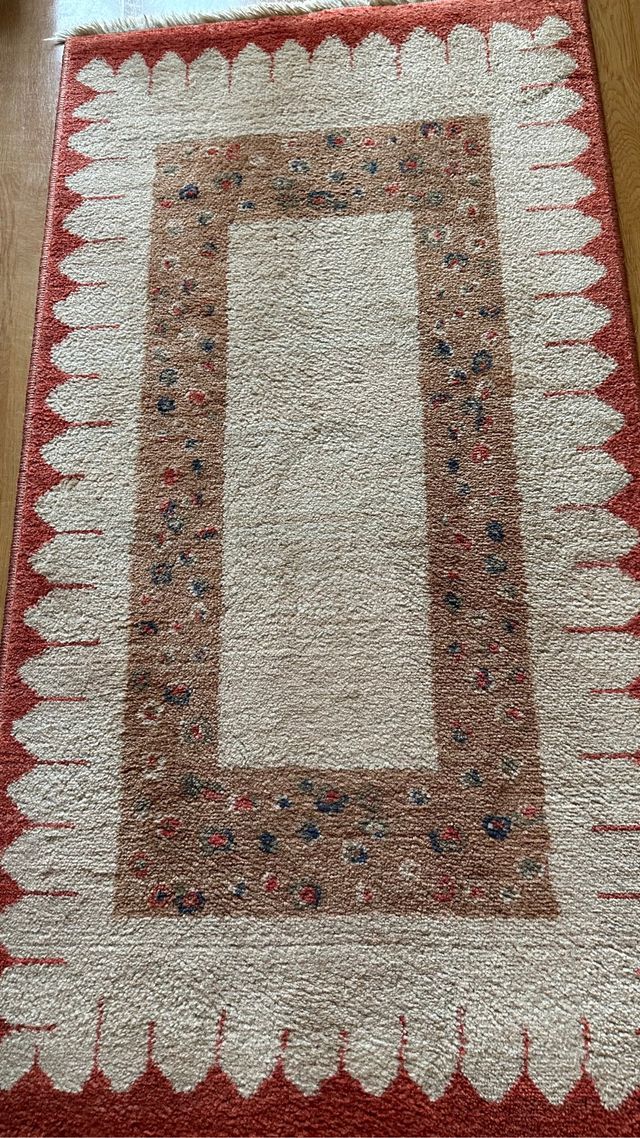 Dos Alfombras de fibras sintéticas