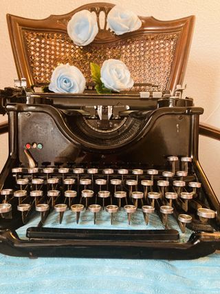 Antigua máquina de escribir Hispano Olivetti M40 .