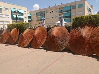 se hacen sombrillas de brezo esparto mimbre y carr