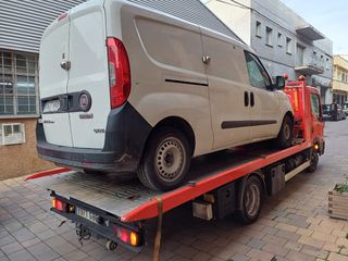 grúa portacoche plataforma remolque asistencia