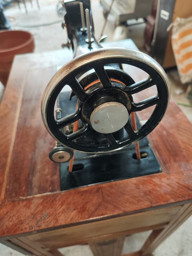 Maquina de coser OMNIA FUNCIONANDO BIEN