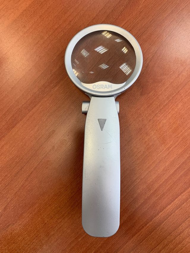 Lupa con iluminación 