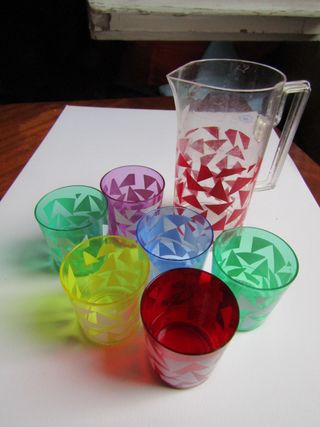 bicchieri colorati + caraffa, giocattolo vintage