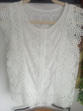 TOP ESTILO BOHO. BLANCO. TALLA M