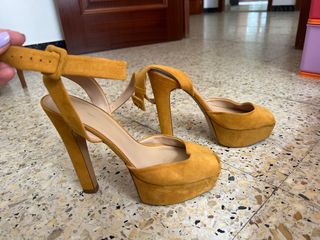 Tacones amarillo mostaza
