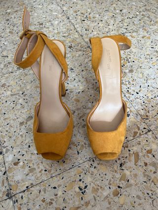 Tacones amarillo mostaza