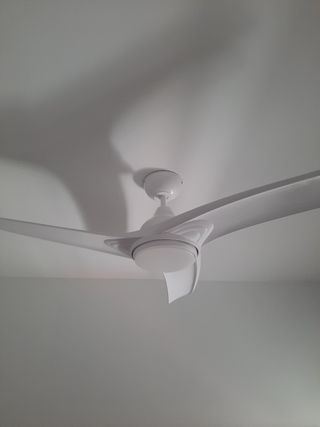 Instalador de ventiladores de techo.