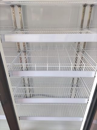 VITRINA EXPOSITORA REFRIGERADA 3 PUERTAS